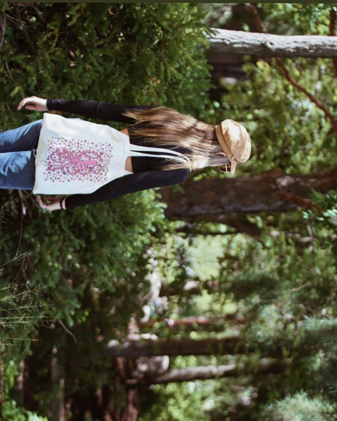 レイン・マッケンジーさんのインスタグラム写真 - (レイン・マッケンジーInstagram)「just a walk in the park :)  #trending #model  #naturephotography」8月9日 4時01分 - makenzie_raine