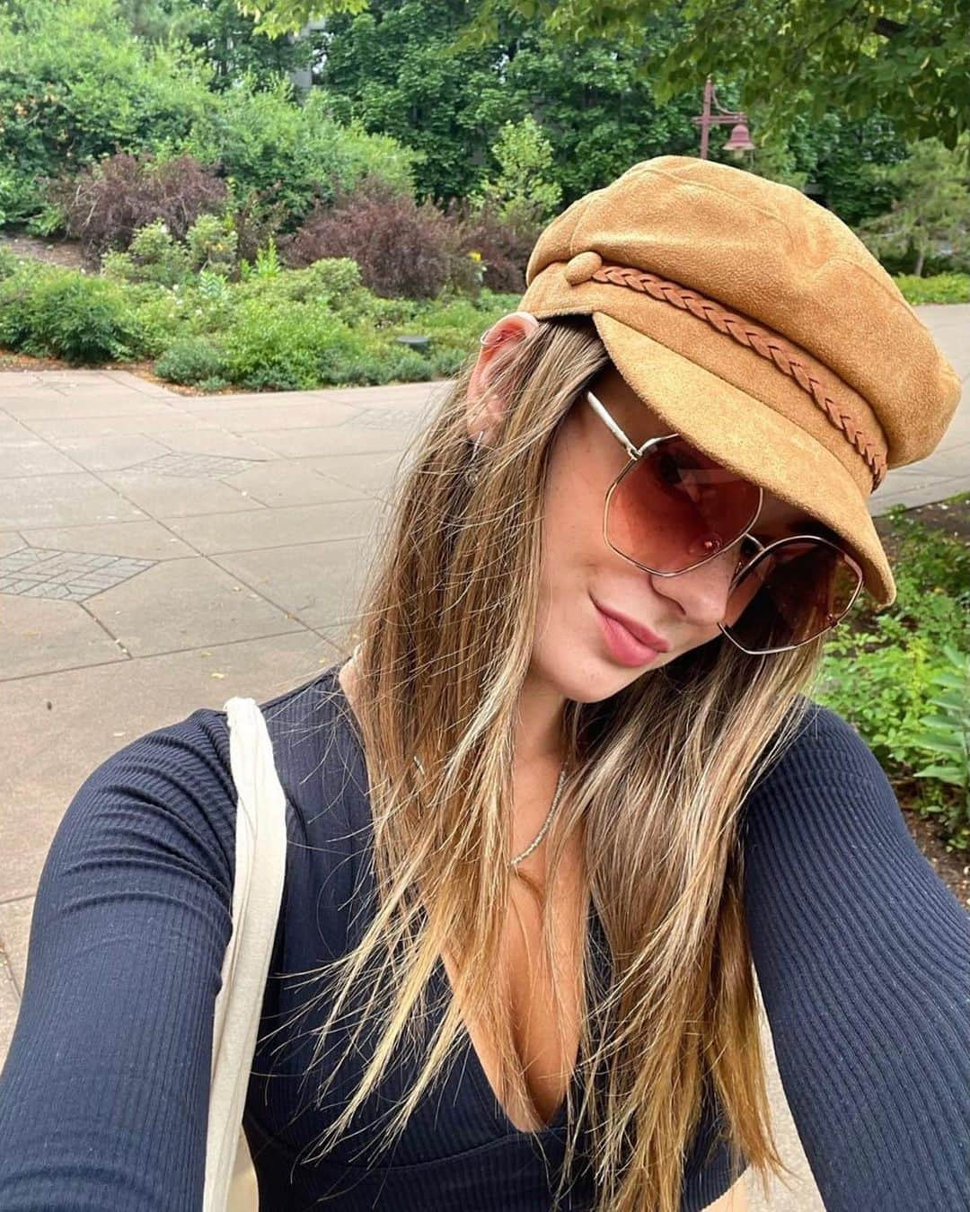 レイン・マッケンジーさんのインスタグラム写真 - (レイン・マッケンジーInstagram)「just a walk in the park :)  #trending #model  #naturephotography」8月9日 4時01分 - makenzie_raine