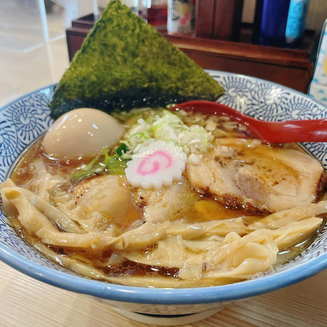 葉月里緒奈さんのインスタグラム写真 - (葉月里緒奈Instagram)「『麺場風天』の特製煮干中華そば。 いつもは風天ラーメンだけど最近は煮干し系がマイブーム。 #麺好き#麺スタグラム#麺すたぐらむ #麺場風天#特製煮干中華そば #とろっとろの炙り焼豚 #飲み干したくなるスープ #麺もメンマも全部美味しい #rionahazuki」8月9日 8時00分 - riona_hazuki