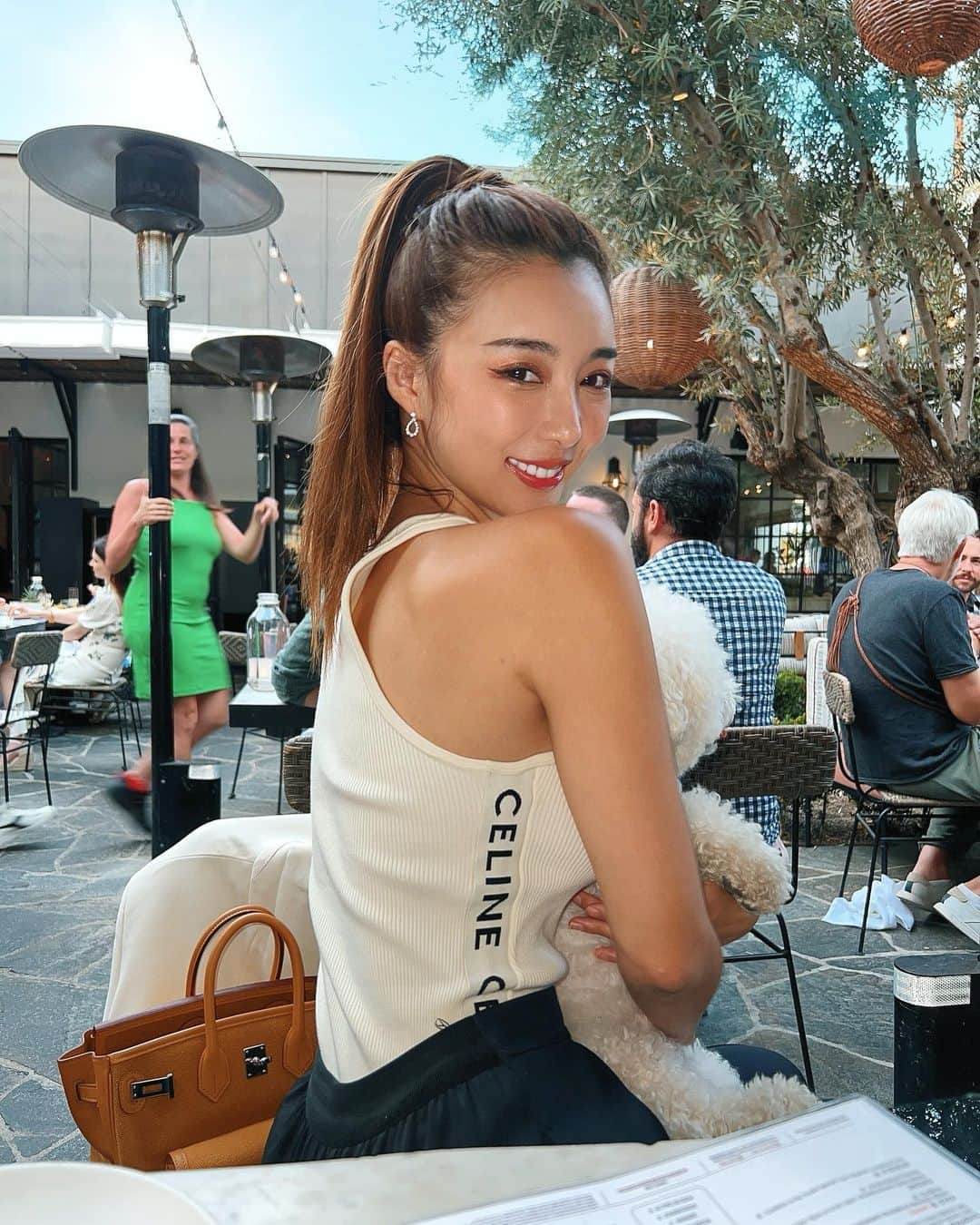 濱野りれさんのインスタグラム写真 - (濱野りれInstagram)「Vegan festival "Gracias Madre" I'm back to my favorite Mexican restaurant💚 I'm not Vegan, but there are many days when I don't feel like having meat. One of my favorite things about LA is that there are many delicious VEGAN restaurants compared to Japan!  前回の滞在でも何回も行った ヴィーガンのMexican料理！ "Gracias Madre" わんことも行けて、タコスもナチョスもお肉が入ってないとは思えないくらい美味しくて大好きなお店！  #graciasmadre #veganfood #vegan #veganrestaurant #veganrestaurantLA #LAeats #LAvegan #mexicanfood #celine #melrose #melroseavenue #メキシカン料理 #ヴィーガン #ロサンゼルス #ロサンゼルスレストラン #メルローズ」8月9日 11時02分 - riregram