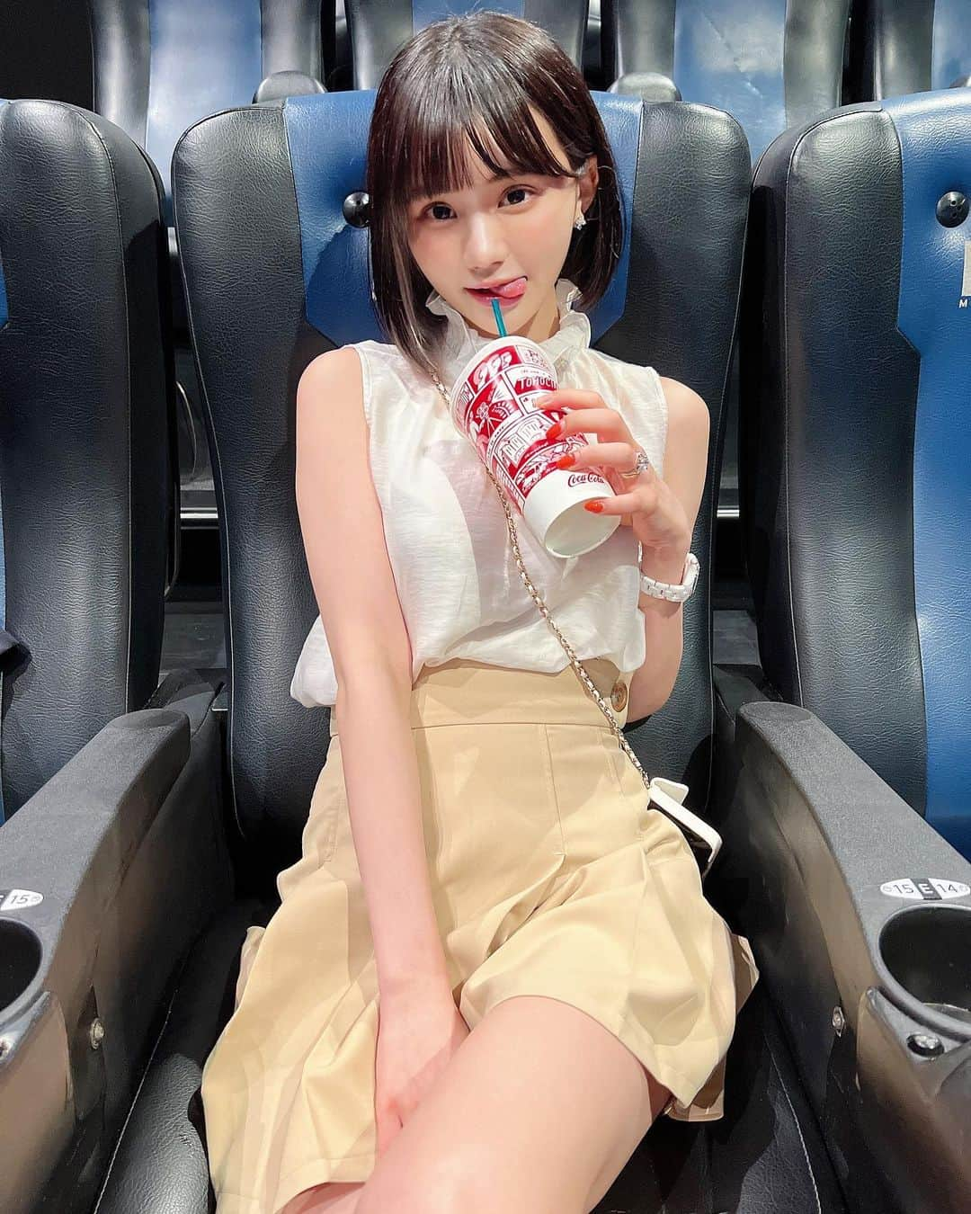 みもれもんさんのインスタグラム写真 - (みもれもんInstagram)「I went to the cinema to watch One Piece👒It was fun💖ADO's singing voice is also great!  Everyone check it out!  久しぶりに映画館に行って ワンピース観てきたよ💖🎥 Adoの歌声にも感動🥺🥺  #みもれもん #黒髪 #ボブ #ショートヘア #ショヘジョ #日本女孩 #インスタグラビア #Mimolemon #Japanesegirl #japan #asiangirl #opensea #NFT #ワンピース #onepiece」8月9日 11時12分 - mimore_mon0929