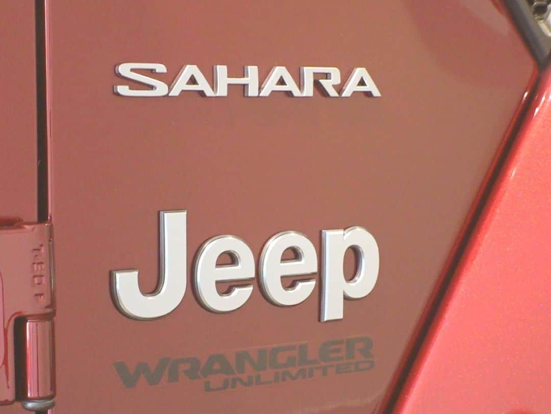 馬場ももこさんのインスタグラム写真 - (馬場ももこInstagram)「🍑 いしかわめぐり　会いたい！ 絶好調Wの女子旅ロケでは Jeepを運転したよ🤩 ドライブ大好きだからウキウキ！ ⁡ 🚘Jeep Wrangler  Unlimited Sahara 2.0L ターボ  (ジープラングラーアンリミテッドサハラ)  80年続Jeep伝統のデザイン×走破性能を 進化させた ラングラー ⁡ スナッズベリーてカラーなんだって🍒 ⁡ 乗り心地も座席の位置からの見晴らし 内装デザインもかっこよかった🥹 アクセル踏んだ時の走り出しが忘れられん 久しぶりにハンドル握れて嬉しかった✨ ⁡ TVerで見逃し配信ご覧いただけたら 幸いです✨この夏石川県旅行を考えてる方も 県内の方も楽しめるかと思います🏄‍♂️❤️ ⁡ #jeep#ロケ#旅#楽しい#お仕事#感謝 #アナウンサー#ジープラングラー #石川県#能登#絶好調w」8月9日 12時16分 - momoko.baba