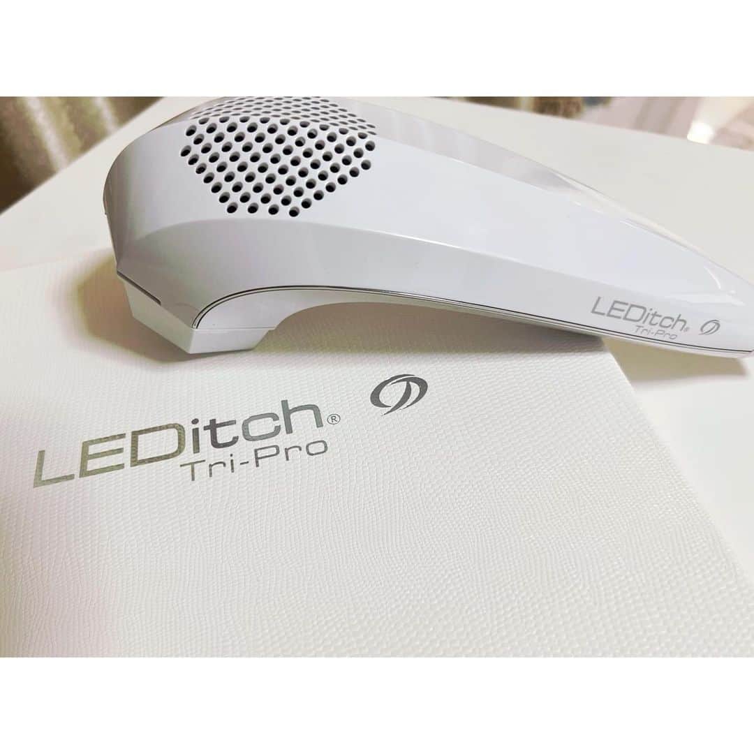 ラファエルさんのインスタグラム写真 - (ラファエルInstagram)「⁡ 最新のLED美容機🤩✨ 女性だけでなく、男性にもおすすめな機能が豊富です！ ⁡ @leditch_coeurproject ⁡ ⁡ 【オーラルケア🦷】【スキンケア🧖‍♀️】【ヘアケア💆‍♀️】 なんとこれらがこの美顔器ひとつでケアが可能。 ⁡ 中々ホワイトニングに通えなかったり、 飲み過ぎた次の日はむくむので助かります🙏 ⁡ また、頭皮の環境を整えて発毛のサポートをしてくれるので薄毛悩みの方にもオススメです😌 ⁡ 美顔器の購入考えている方は是非！！ ⁡ ⁡ #LED美顔器 #LEDitch #レディッチ  ⁡ ⁡ ⁡ サブ垢👇 @rahuaeru336  #バッカスサプリ #Bacchusサプリ #バッカス二日酔い #Bacchus二日酔い #ラファエル  #バッカス  #チャンネルトラッカー  #no13  #ワンカラット  #デンタルラバー  #スーパーホワイトlv  #スペリオルワン  ⁡ 【お仕事の依頼は📩】 leave.it.to.me.raphael@gmail.com ⁡ ・ワンカラット（Live配信事業） @onecarat_japan  ⁡ ・チャンネルトラッカー @channel_tracker  ⁡ ・セルフホワイトニング @dentallover_jp  ⁡ ・スペリオルワン @superior_one_official  ⁡ ・オリジナルジュエリー MENS @jewelry_no13 WOMEN @no13825」8月9日 15時24分 - raphaelangel8183