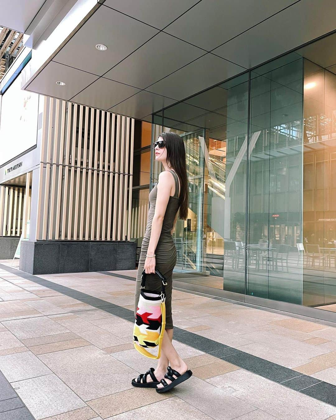 マギーさんのインスタグラム写真 - (マギーInstagram)「Suuumeeerrr🌴🐚🏄‍♀️🥒  Bag: @colville_official  Dress: @jamesperse  Sandals: @ash  Sunglasses: @newbottega」8月9日 18時00分 - maggymoon