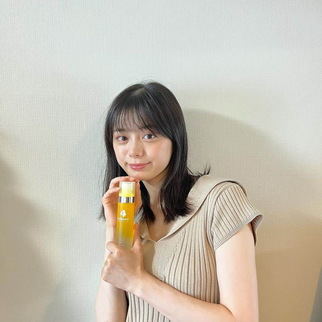 紺野彩夏さんのインスタグラム写真 - (紺野彩夏Instagram)「韓国の香水ブランドCELLUVERさんの、 CELLUVER CHIFFON PERFUMEを使ってみました☺︎ アルコール臭がしない優しい香りで、種類も沢山あるから好きな香りを探せてとても良かったです🙆‍♀️ 私が特に好きだったのは、Venusでした～！すっきり爽やかだけど女の子らしい香りで、万人受けしそう！ 高濃縮香料使用で、オードパフューム級の香りの持続力もあるみたい！噴射力もしっかりあってつけやすかったです☺︎ qoo10で購入できるので、ぜひ〜🫶 #CELLUVER #香水 #香水おすすめ #香水プレゼント #ボディミスト #セルラバー」8月9日 19時02分 - ayaka_konno_official