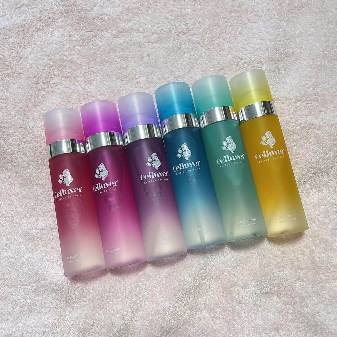 紺野彩夏さんのインスタグラム写真 - (紺野彩夏Instagram)「韓国の香水ブランドCELLUVERさんの、 CELLUVER CHIFFON PERFUMEを使ってみました☺︎ アルコール臭がしない優しい香りで、種類も沢山あるから好きな香りを探せてとても良かったです🙆‍♀️ 私が特に好きだったのは、Venusでした～！すっきり爽やかだけど女の子らしい香りで、万人受けしそう！ 高濃縮香料使用で、オードパフューム級の香りの持続力もあるみたい！噴射力もしっかりあってつけやすかったです☺︎ qoo10で購入できるので、ぜひ〜🫶 #CELLUVER #香水 #香水おすすめ #香水プレゼント #ボディミスト #セルラバー」8月9日 19時02分 - ayaka_konno_official