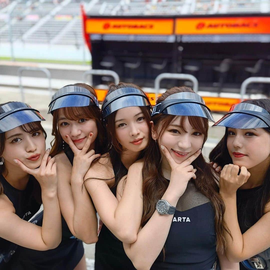 御子柴かなさんのインスタグラム写真 - (御子柴かなInstagram)「8/6.7 SUPER GT Rd.4 Fuji 450km  決勝レースお疲れ様でした🏎  8号車→５位 55号車→リタイア　 という結果になりました。  マシントラブルなどもありましたが😭😭 最後までARTA への応援ありがとうございました🙇‍♀️  次は鈴鹿でお会いしましょう📣❤️‍🔥 #SUPERGT #ARTA #ARTAGALS #AUTOBACS」8月9日 19時58分 - kanakana2510