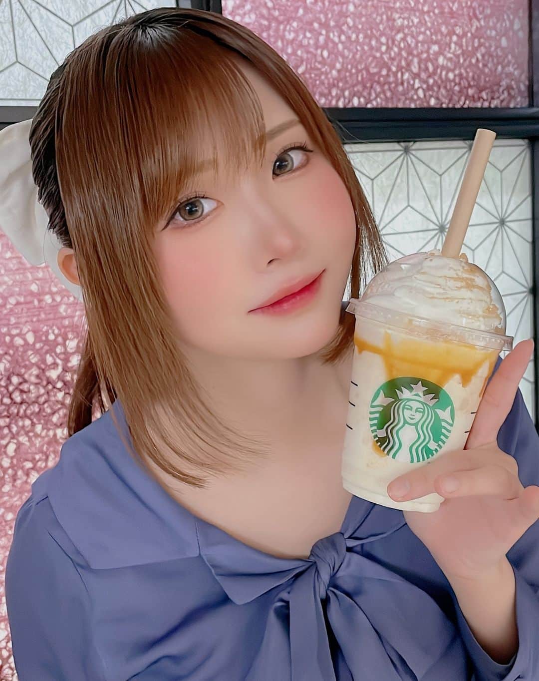 すみれおじさんさんのインスタグラム写真 - (すみれおじさんInstagram)「スタバの新作フラペチーノ3種全部制覇したよ〜⸜(* ´꒳` *)⸝  ちんすこうがザクザクしていて美味しい！ あと、棒ほうじ茶もすごく美味しかった！！ ぶどうもすごく美味しかった！！！」8月9日 20時20分 - sumire_shinohana
