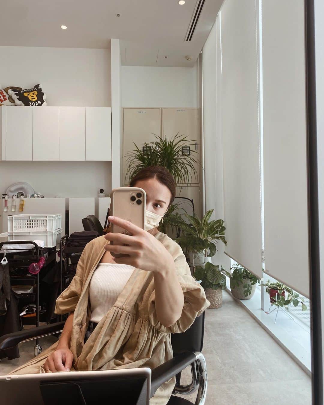 石塚絵梨さんのインスタグラム写真 - (石塚絵梨Instagram)「今日は早朝から、 @gotoday.shairesalon  さんの撮影に 参加させて頂きました🌿 美容師さんの個性が引き立つ、 シェアサロン✂️清潔感のある店内で個室になっていて、とっても素敵だった🫣💕 サロンの皆様、カメラマンさん、 メイクさんも１日ありがとうございました🥰  @onibuscoffee からスタート☕️ 気持ちのいいお天気で、 ラテがさらに美味しかった🥹💕 またゆっくり行きたい🌿🫶  #shooting」8月9日 20時53分 - ishi_eri1213