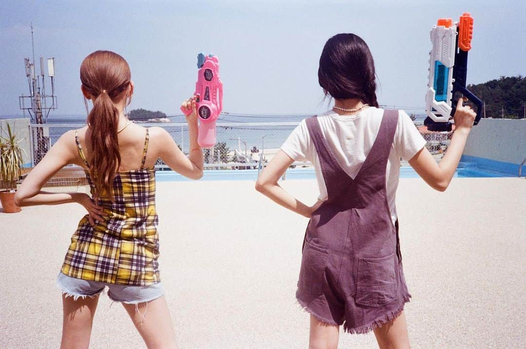 宮脇咲良さんのインスタグラム写真 - (宮脇咲良Instagram)「Raise y_our glass @jenaissante #39film」8月9日 21時41分 - 39saku_chan