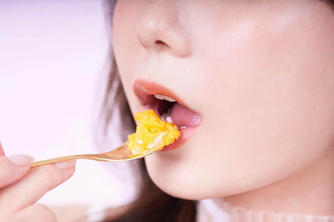 エスワン【公式】さんのインスタグラム写真 - (エスワン【公式】Instagram)「可愛い子の美味しそうに食べる姿はたまらない❣️エスワン専属女優さんを呼んで好きなものを美味しく食べてもらう、大人気ニュース企画 "#食べ写" の画像を大公開🕊✨  @mirugram_55  #miru #食べ写 #日本一の超単体AVメーカー #エスワン #シャーベット」8月9日 22時07分 - s1_official_jav