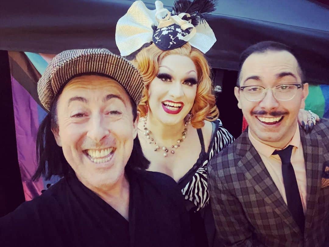 アラン・カミングさんのインスタグラム写真 - (アラン・カミングInstagram)「Fun and japes with friends old and new in Edinburgh!」8月9日 22時21分 - alancummingreally