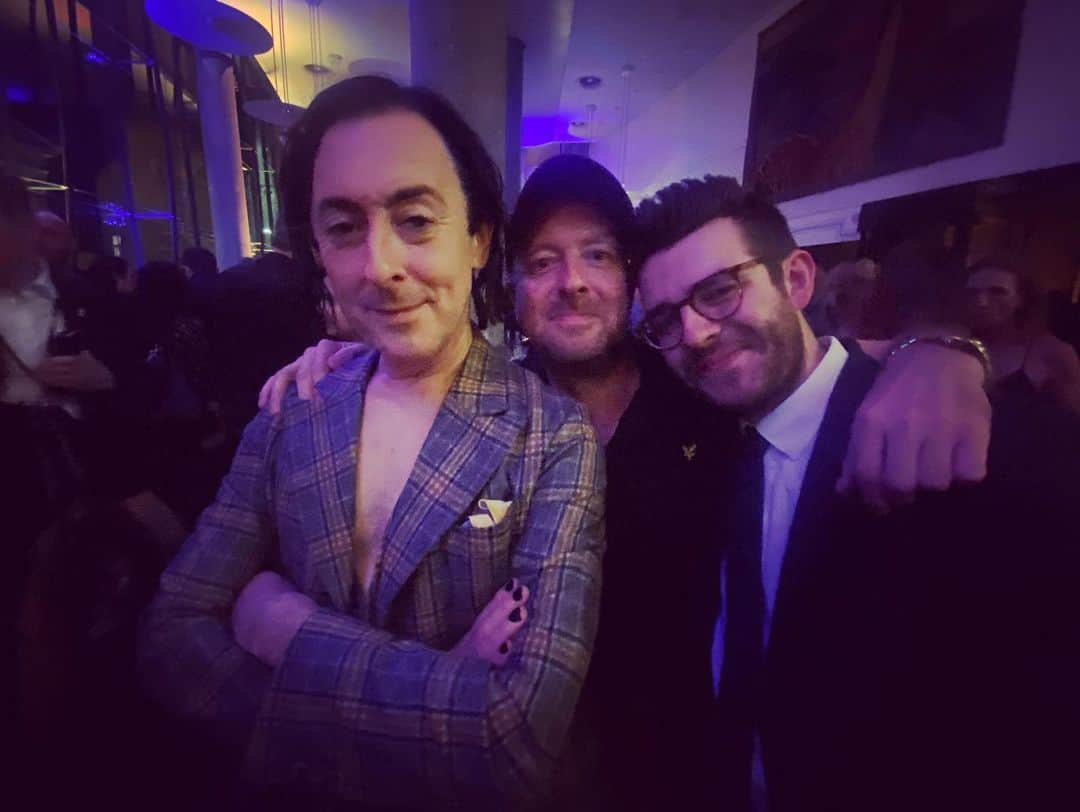 アラン・カミングさんのインスタグラム写真 - (アラン・カミングInstagram)「Fun and japes with friends old and new in Edinburgh!」8月9日 22時21分 - alancummingreally