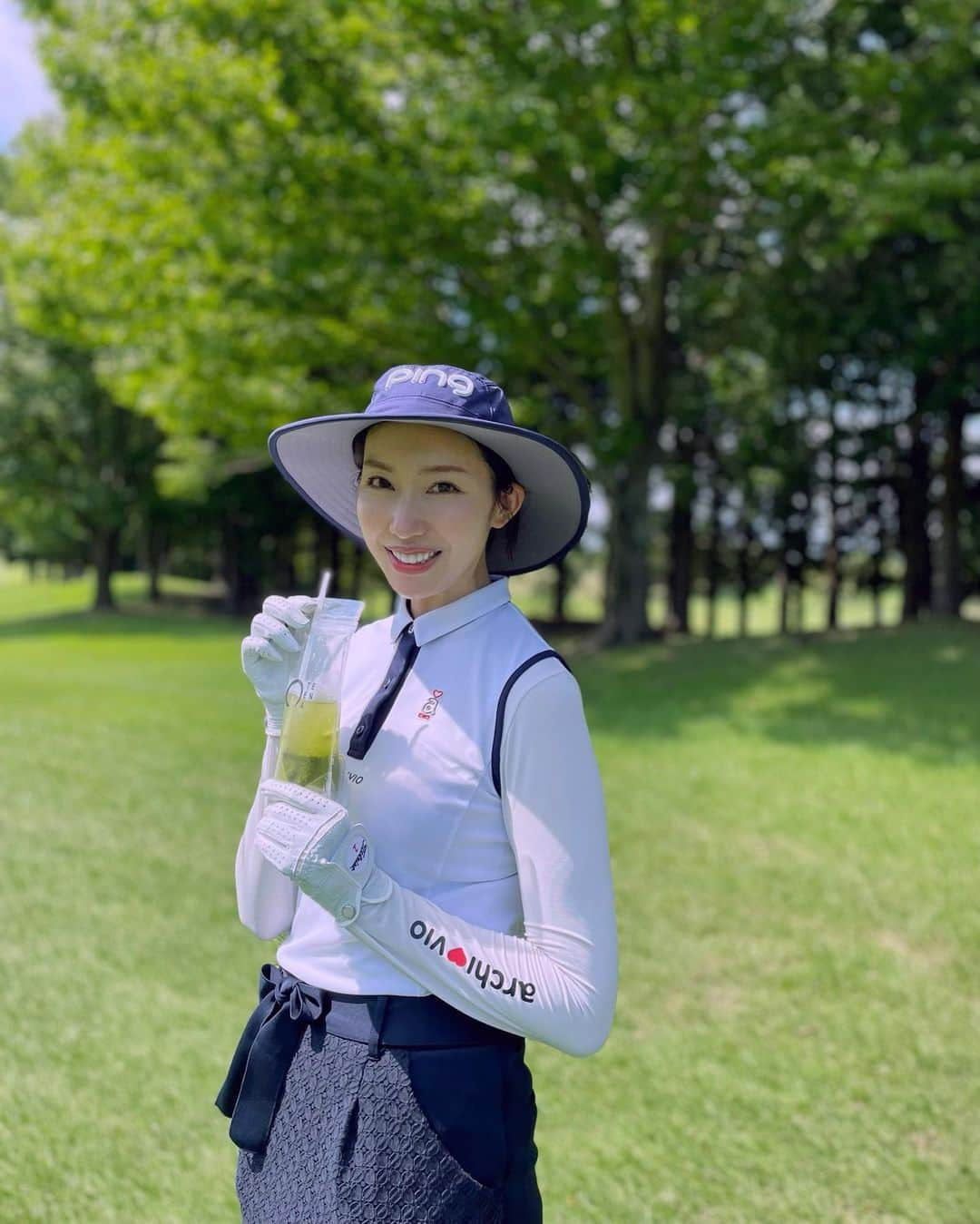 中島亜莉沙さんのインスタグラム写真 - (中島亜莉沙Instagram)「@hypegolfjapan ⛳️🤍  イベントホールが多くて とっても豪華で楽しいコンペでしたっ‼︎ ありがとうございましたっ♡  2枚目 @en.tea  すぐ作れる水出し緑茶🍃 お茶の甘みに感動した🥹  3枚目 @matebikejapan  速さを調節できる電動バイク！ デザインお洒落だよね🚲  4枚目 @newbalancegolf_japan  安定の履き心地なのに 可愛いデザインも豊富🙌🏻🤍  #はちまいめ #水分補給が染みた人 #くしゃみ出る前の顔ではございません  #HYPEGOLF #golf #ゴルフ #ゴルフイベント #ゴルフコンペ」8月10日 0時26分 - arisan_days