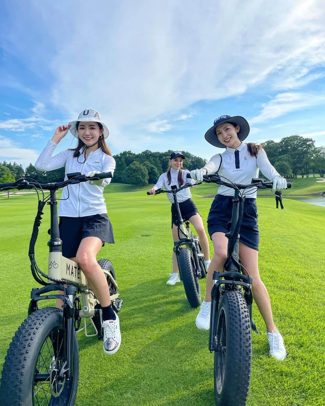 中島亜莉沙さんのインスタグラム写真 - (中島亜莉沙Instagram)「@hypegolfjapan ⛳️🤍  イベントホールが多くて とっても豪華で楽しいコンペでしたっ‼︎ ありがとうございましたっ♡  2枚目 @en.tea  すぐ作れる水出し緑茶🍃 お茶の甘みに感動した🥹  3枚目 @matebikejapan  速さを調節できる電動バイク！ デザインお洒落だよね🚲  4枚目 @newbalancegolf_japan  安定の履き心地なのに 可愛いデザインも豊富🙌🏻🤍  #はちまいめ #水分補給が染みた人 #くしゃみ出る前の顔ではございません  #HYPEGOLF #golf #ゴルフ #ゴルフイベント #ゴルフコンペ」8月10日 0時26分 - arisan_days