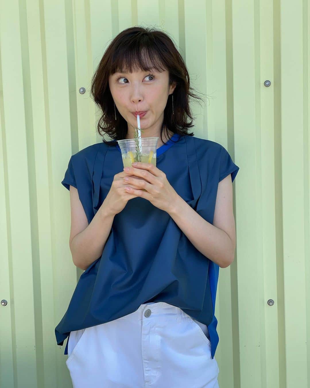 山口もえさんのインスタグラム写真 - (山口もえInstagram)「・  暑過ぎる夏には レモンスカッシュがしみる♡  #いつもはホットしか飲まないんだけど #アイスがおいしい #🍹#夏#❤️ #ロケ#レモンスカッシュ」8月10日 8時54分 - moe_yamaguchi0611