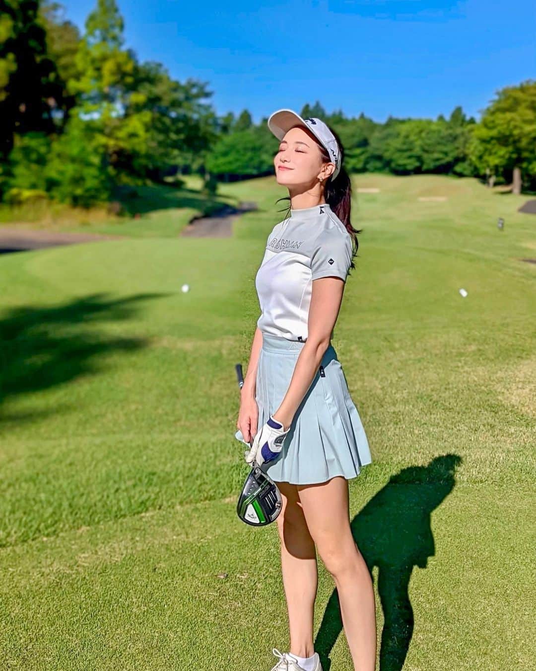 石井里奈さんのインスタグラム写真 - (石井里奈Instagram)「こんにちは☀️ 最近ゴルフ投稿してないなーと思ったら6月末のラウンドの写真あげてなかった🏌️‍♀️⛳️ @irishman.jp のウェアで💚このウェア本当可愛い😙✨ . 先週 @golf_active_akiba で @nagasakamitsutaka にレッスンしてもらってすごく改善したので覚えてるうちにまたラウンドしたいな😙今暑いけどね🫠❤️ . #ゴルフ女子 #ゴルフ #golf #golfgirl #ゴルフウェア #irishman #ゴルフコーデ #ゴルフ女子コーデ」8月10日 12時17分 - ri7tin1025