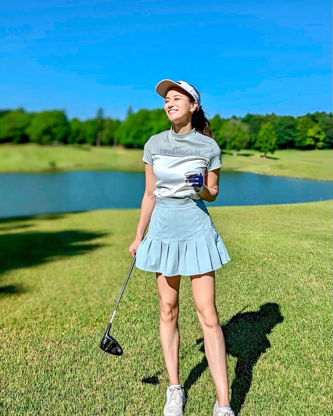 石井里奈さんのインスタグラム写真 - (石井里奈Instagram)「こんにちは☀️ 最近ゴルフ投稿してないなーと思ったら6月末のラウンドの写真あげてなかった🏌️‍♀️⛳️ @irishman.jp のウェアで💚このウェア本当可愛い😙✨ . 先週 @golf_active_akiba で @nagasakamitsutaka にレッスンしてもらってすごく改善したので覚えてるうちにまたラウンドしたいな😙今暑いけどね🫠❤️ . #ゴルフ女子 #ゴルフ #golf #golfgirl #ゴルフウェア #irishman #ゴルフコーデ #ゴルフ女子コーデ」8月10日 12時17分 - ri7tin1025
