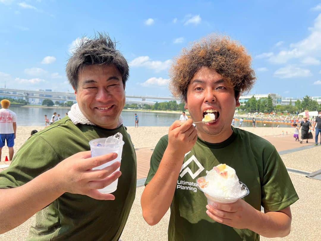 ロッシーさんのインスタグラム写真 - (ロッシーInstagram)「アルティメット！ 夏休みお台場のビーチにて、アルティメットのイベントでしたよ！ 吉本チームは、小学生チームに、コテンパにやられましたよ！ アルティメットは、大人と子供の男女が、 本気で、戦いゲームできる唯一ゲームだよ！  是非！ みなさんも、体験して、未来のアルティメットの世界プレーヤーに、なってください！  チャンスと夢を楽しもう！  アルティメット最高！  みなさん、次は、9月！  よろしくお願いいたします！  スタッフのみなさん、暑い中！  ご苦労様でした！  #アルティメット #夏休み #ビーチ #お台場 #マスターナンバー村岡 #マスターナンバー13号 #春家シンイチロウ #新井将太 #コロウカン永江 #森山秀一 #野性爆弾 #ロッシー #より。 #ロシ写真、」8月10日 17時09分 - yaseibakudan_rossy