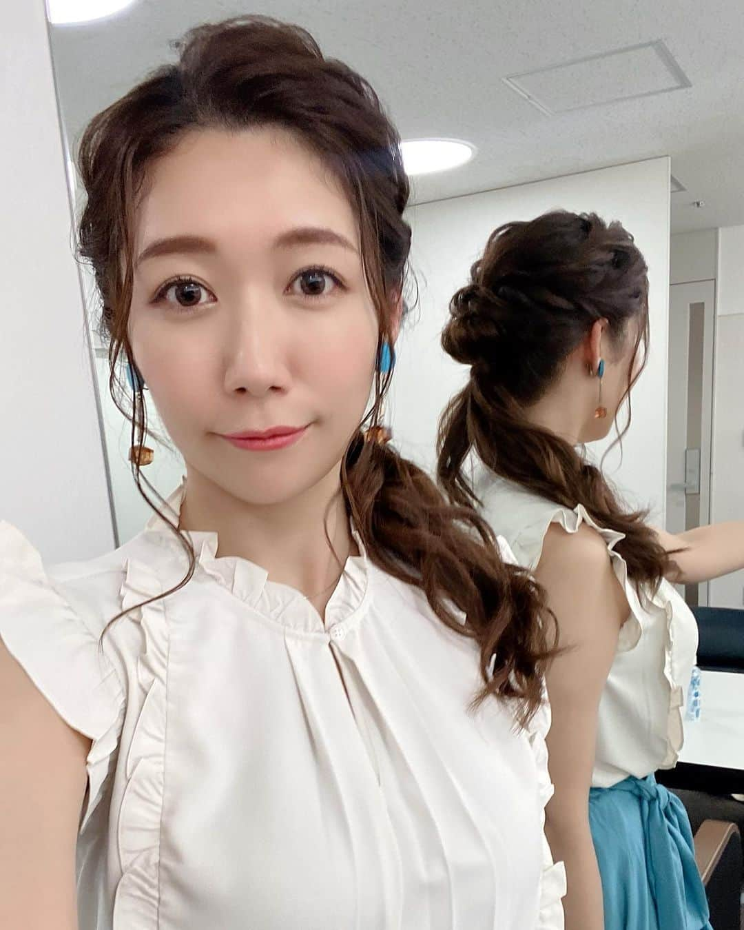 穂川果音さんのインスタグラム写真 - (穂川果音Instagram)「hairstyle  ポニーテールアレンジ♪ 後は沢山ネジネジしてもらってます😊  　#ヘアスタイル　#ヘアアレンジ　#アレンジポニーテール　#ポニーテールアレンジ　#アップスタイル　#hairstyle #hairarrange #イヤリング　#earrings  #ミディアムロング　#夏コーデ　　#8月コーデ　#ロングポニー #お天気キャスターコーデ　#アベプラ　#abema #穂川果音 #低めポニーテール #気象予報士　#セントフォース」8月10日 18時14分 - hokawakanonn