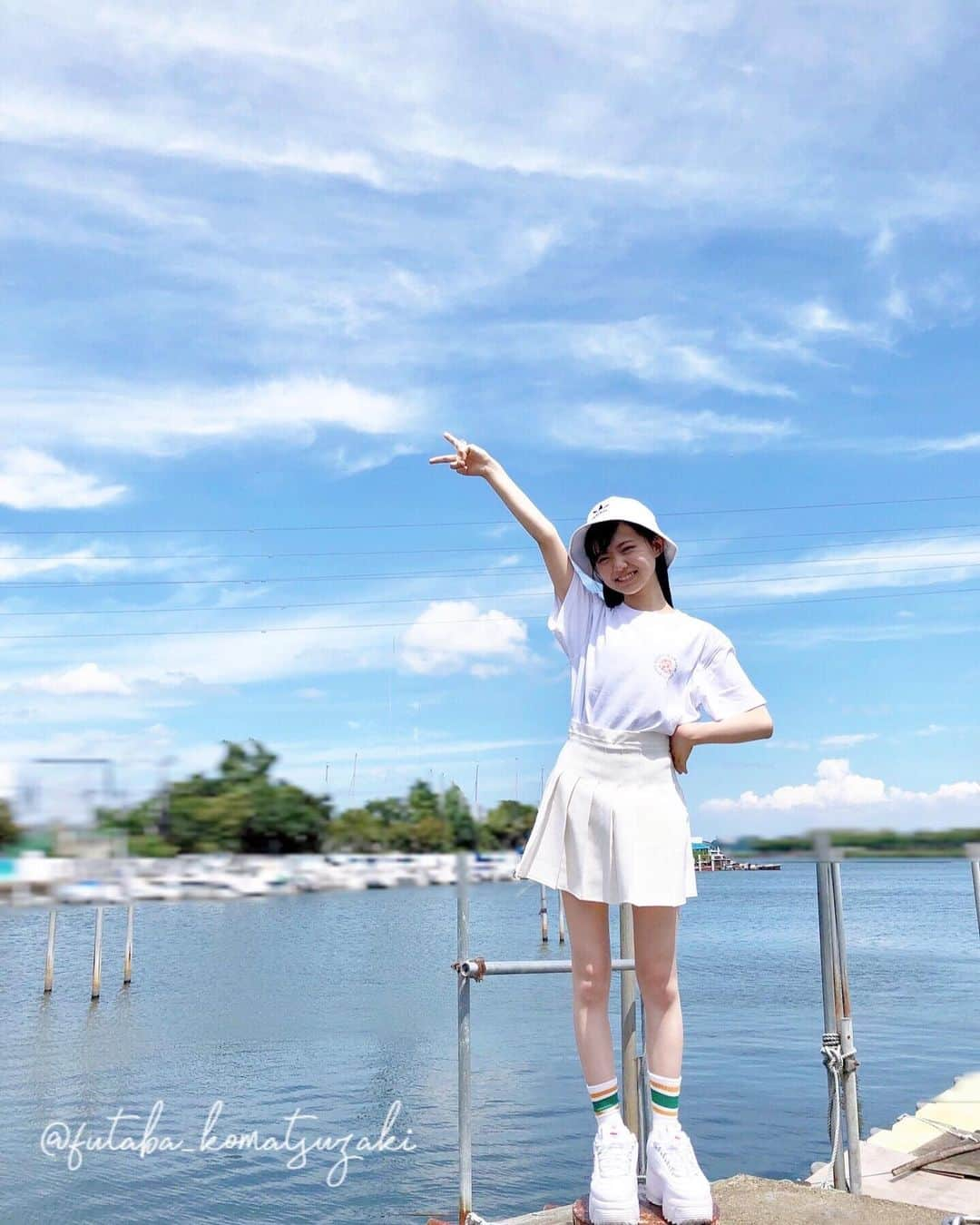 小松崎ふたばさんのインスタグラム写真 - (小松崎ふたばInstagram)「🌱  ニコラ卒モの野崎奈菜ちゃん ˗ˏˋ@lunelapin_na7 ˎˊ˗ がデザインしたTシャツ🍪🐕‍🦺  めちゃくちゃかわいくて一目惚れしちゃいました🫶🏻これ着てるだけで奈菜ちゃんに近づけた気分になれちゃう♡  #野崎奈菜#ewコラボtシャツ#白tコーデ#ニコラ#nicola#ニコモ#小松崎ふたば#🌱」8月10日 18時44分 - futaba_komatsuzaki