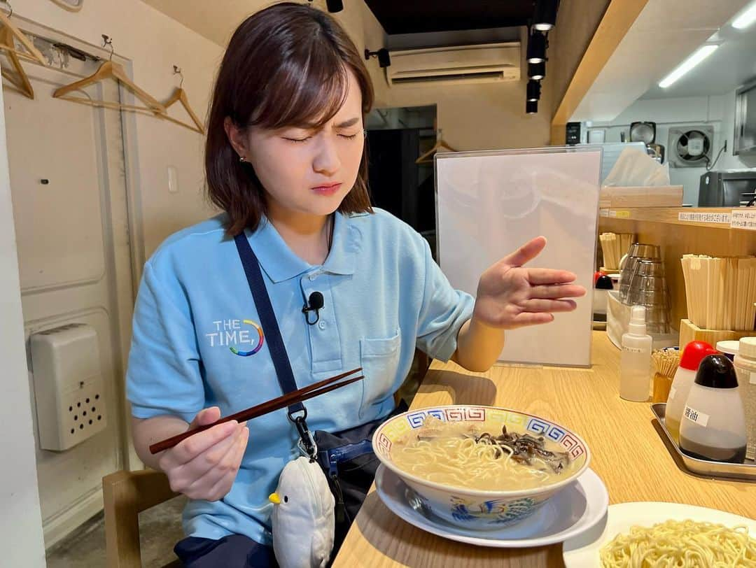 篠原梨菜さんのインスタグラム写真 - (篠原梨菜Instagram)「#水曜朝6時のラーメンtime 東京・四谷三丁目駅近く 大平軒の冷凍ラーメン自動販売機へ！ とんこつラーメンは800円。スープ・トッピング・麺と替え玉がセット。 あっさりまろやかな塩豚骨スープ、ニンニクがアクセント！　細麺で好みの茹で加減に。毎日食べたくなる味わい😋替え玉付きはありがたい！ #早朝グルメ #thetime_tbs #大平軒  #四谷三丁目 #東京ラーメン #四谷三丁目グルメ  #自動販売機 #ラーメン  #tbs」8月10日 18時44分 - shinorinatbs