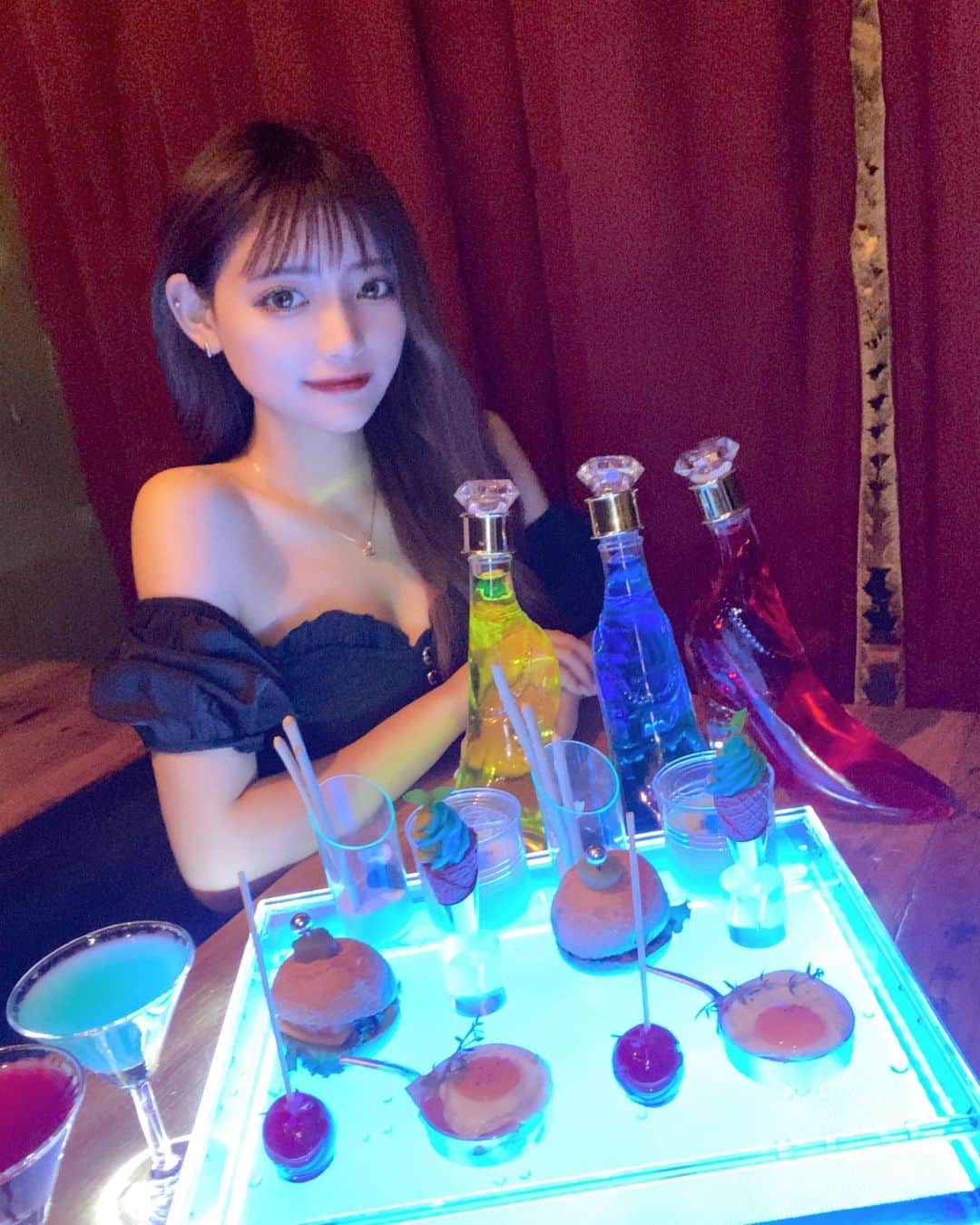 YUINAさんのインスタグラム写真 - (YUINAInstagram)「ここお気に入りで何回目！？って感じで またまた行ってしまいました🤍🤍🤍  新しいコースが気になってて… 特に前菜が可愛い映えで感動した🥺！  他もぜーんぶ美味しくて最高だった🫶🏻  @solomons_harajuku  #solomons #ソロモンズ  #原宿solomons #原宿カフェ #テーブルアート#誕生日 #サプライズ」8月10日 20時01分 - y_i_n35