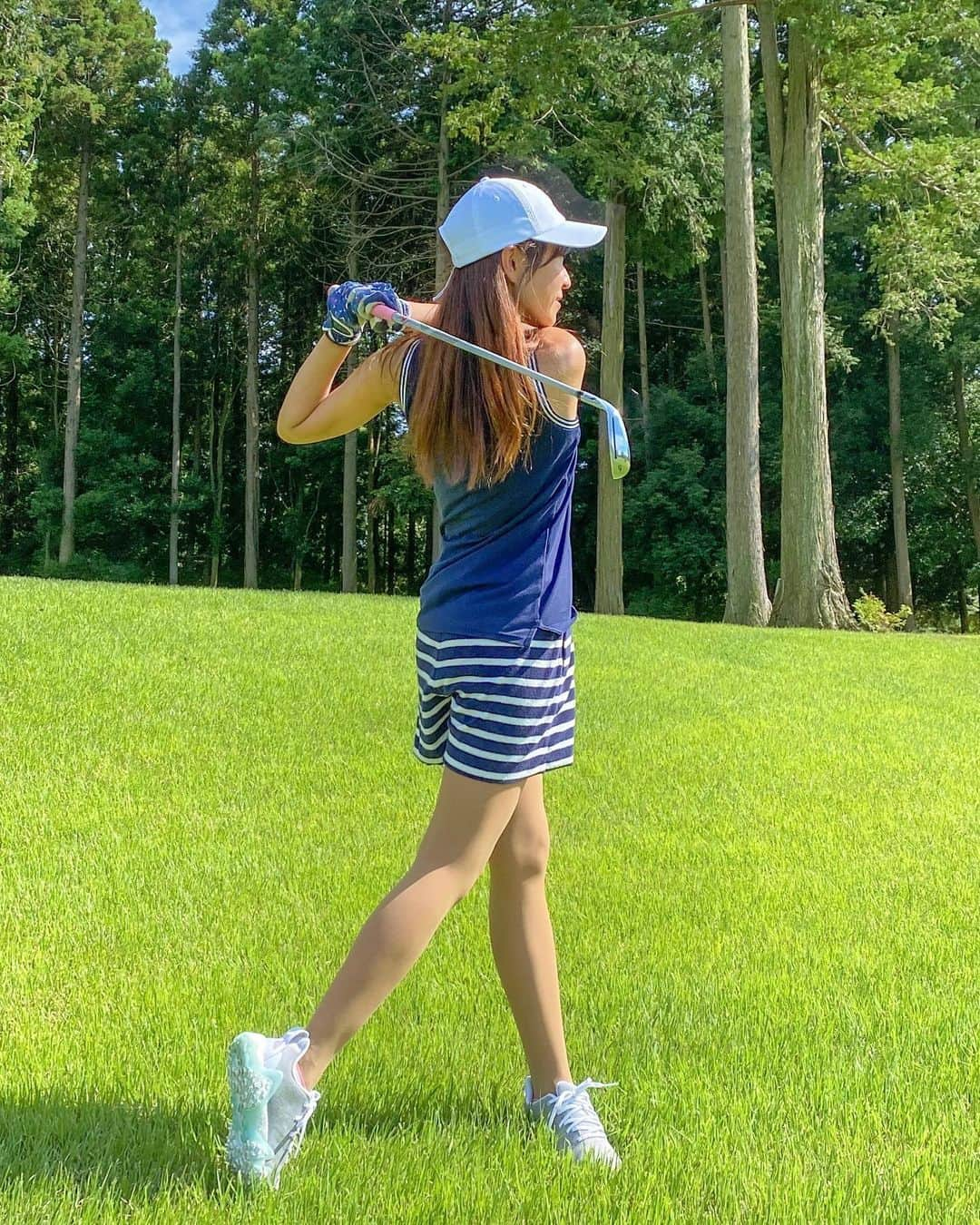 高沢奈苗さんのインスタグラム写真 - (高沢奈苗Instagram)「. @hypegolf 🤍 めちゃくちゃ楽しかった😆✨✨  こんなコンペなかなかないっ！😳って驚きの連続… おしゃれで豪華で最高に楽しかった❣️  ウェア @ralphlaurengolf 💙 夏らしいカジュアルなスタイルで★  ラルフローレンのイベントホールでは女性はボギー以内で上がれればヘッドカバーが貰えるというアトラクションで、見事PARで GET😍👍  いえい🥰  他のイベントホールは残念ながらクリアできず…😂  シューズは @adidasgolf 💛 コードカオスは本日から発売✨  軽くて履き心地がどんどん進化されていってる！ デザインや色味もかわいいなー😍  .  .  #hypegolf #adidasgolf #adidastokyo #ralphlauren #ralphlaurengolf #polo #アディダスゴルフ #コードカオス22 #ずっとゴルフ #ハイプゴルフジャパン #ラルフローレンゴルフ #ポロゴルフ #ゴルフ女子 #夏の思い出」8月10日 20時08分 - nanaetakasawa