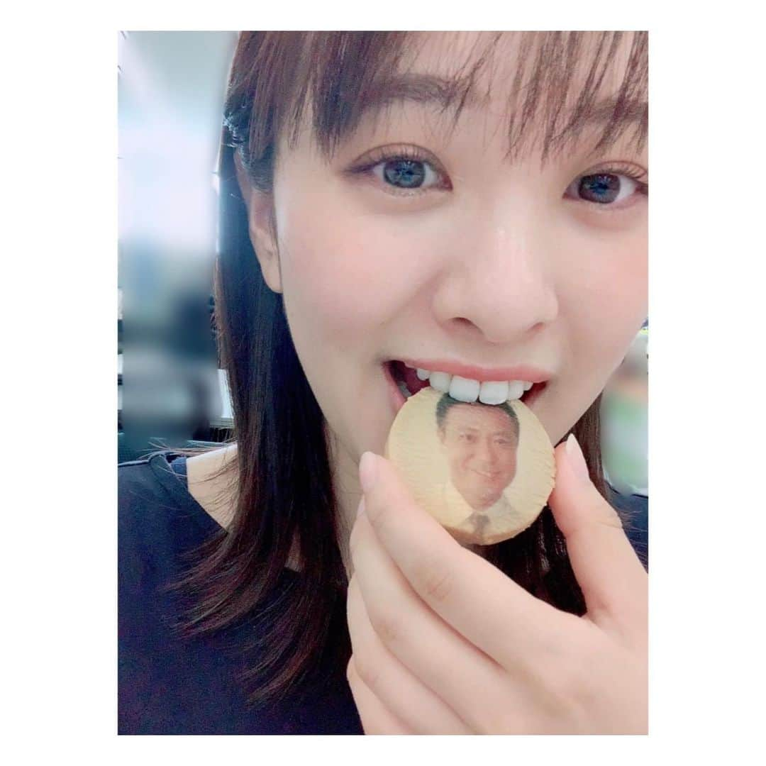 河出奈都美さんのインスタグラム写真 - (河出奈都美Instagram)「. きょうで26歳になりました💐  メッセージもありがとうございます😊 とっても嬉しくて、幸せです！！  これからも私らしく頑張ります(*'ω'*) よろしくお願いします🌻  先週誕生日だったヒデさんと 親子ショット👨‍👧📸 お祝いクッキーもおすそ分けしてもらいました😋❤️  #birthday #0810 #26歳 #日本テレビ #アナウンサー #河出奈都美」8月10日 21時53分 - kawade_natsumi