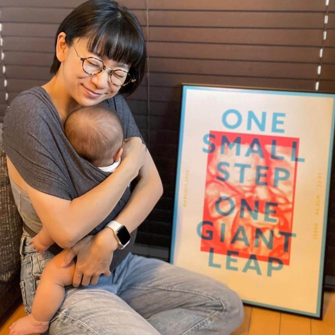 時東ぁみさんのインスタグラム写真 - (時東ぁみInstagram)「ONE SMALL STEP ONE GIANT LEAP ・ 5ヶ月になりました👶🏻 記念にエコー写真をポスターにしてみたよ☆ 性別がわかったときのエコー写真☆ その時じゃないと残せない記念品って多いけど、このポスターならエコー写真が残ってればいつでも作れるものだからいいよね！ ・ 毎日出来ることが増えて、偉大な飛躍を見せてくれてます！！ ママとして飛躍しなくちゃ！！ ・ #時東ぁみ #息子 #son #5ヶ月 #5monthsold #5months #記念 #記念品 #エコー写真 #ポスター #エコーポスター #性別判明 #bom #bankofmemories #pr #onesmallstep #onegiantleap #onesmallsteponegiantleap #小さな一歩 #大きな飛躍 #小さな一歩大きな飛躍」8月11日 11時16分 - amitokito