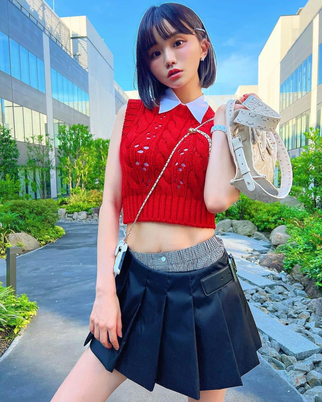 みもれもんさんのインスタグラム写真 - (みもれもんInstagram)「I love the newly bought waist skirt 💓 It's a little early, but the red knit is also cute ❤️🧶😍 All @prada new items!🌈  おはよう🥰🍋 新しく買った腰履きスカートが とってもお気に入り😍  all clothes @prada  少し早いけど赤いニットも可愛いな❤️🧶😍  #みもれもん #黒髪 #ボブ #ショートヘア #ショヘジョ #日本女孩 #インスタグラビア #Mimolemon #Japanesegirl #japan #asiangirl #opensea #NFT #prada #プラダ」8月11日 12時04分 - mimore_mon0929