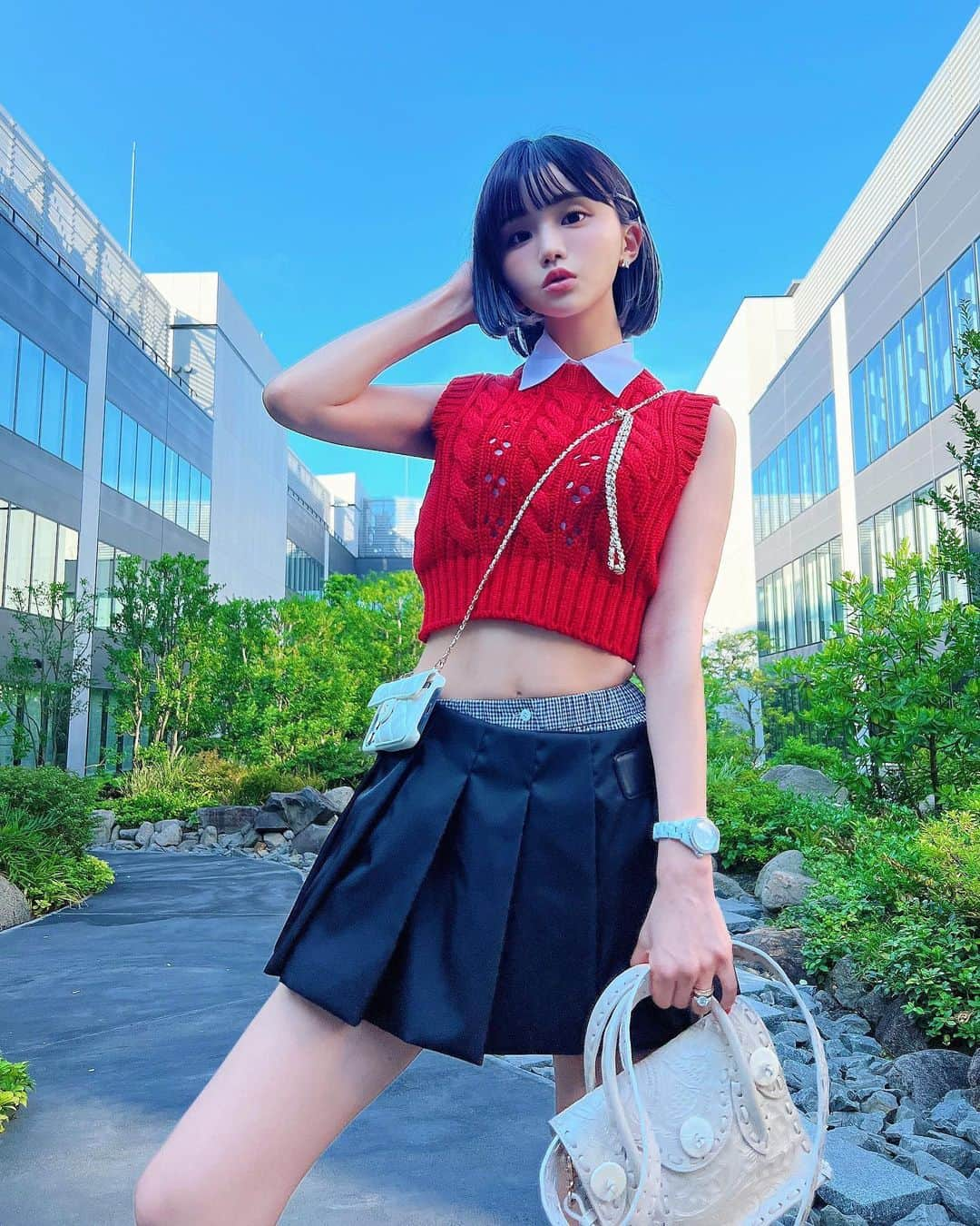 みもれもんさんのインスタグラム写真 - (みもれもんInstagram)「I love the newly bought waist skirt 💓 It's a little early, but the red knit is also cute ❤️🧶😍 All @prada new items!🌈  おはよう🥰🍋 新しく買った腰履きスカートが とってもお気に入り😍  all clothes @prada  少し早いけど赤いニットも可愛いな❤️🧶😍  #みもれもん #黒髪 #ボブ #ショートヘア #ショヘジョ #日本女孩 #インスタグラビア #Mimolemon #Japanesegirl #japan #asiangirl #opensea #NFT #prada #プラダ」8月11日 12時04分 - mimore_mon0929