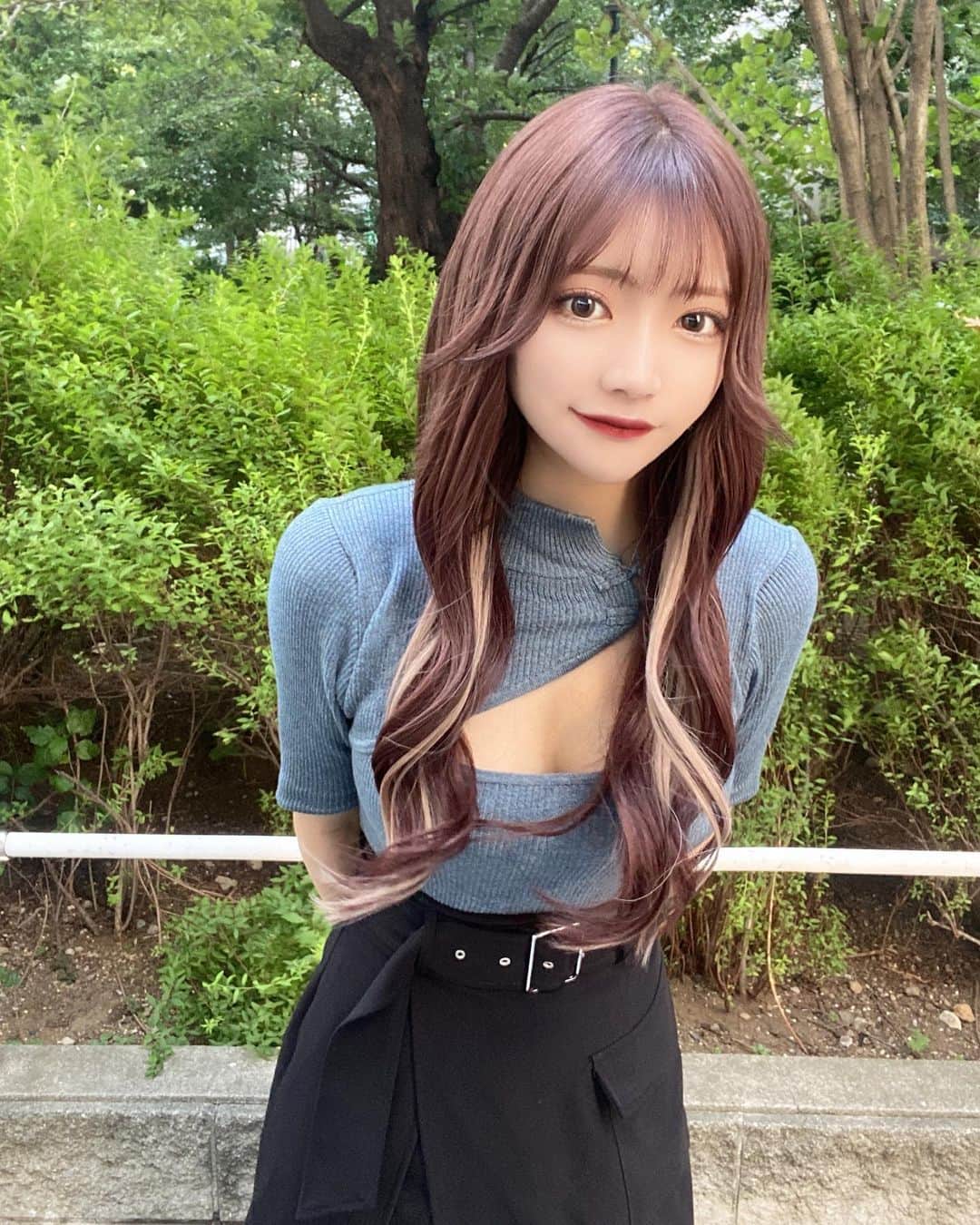 YUINAさんのインスタグラム写真 - (YUINAInstagram)「new hair🤍🤍🤍  久しぶりにインナー復活させた🫶🏻  めちゃくちゃ可愛いお気に入り！  じょうくんありがとう🥹💭  @koizu.me   毎月お世話になってる　@three.shibuya へ👟  毎月行ってるお陰で効果が出てて嬉しい😂😂😂  また来月もお世話になります🌟」8月11日 12時11分 - y_i_n35