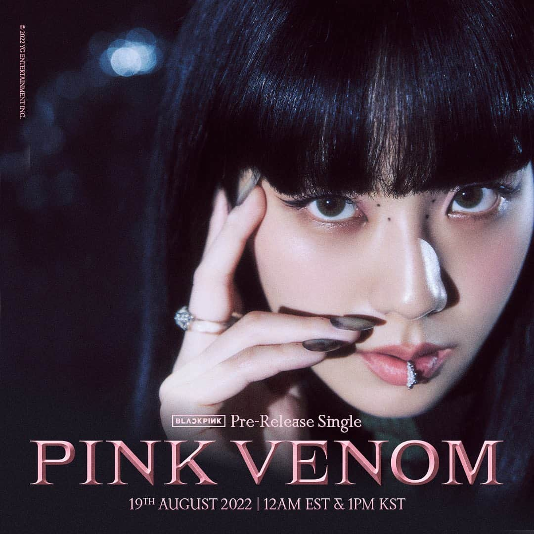 ロゼさんのインスタグラム写真 - (ロゼInstagram)「PINK VENOM 🖤 19th August 12AM EST, 1PM KST   🐍  #BLACKPINK #블랙핑크 #LISA #리사 #ROSÉ #로제 #JENNIE #제니 #JISOO #지수 #PreReleaseSingle #PinkVenom #TitlePoster #20220819_12amEST #20220819_1pmKST #Release #YG」8月11日 12時19分 - roses_are_rosie