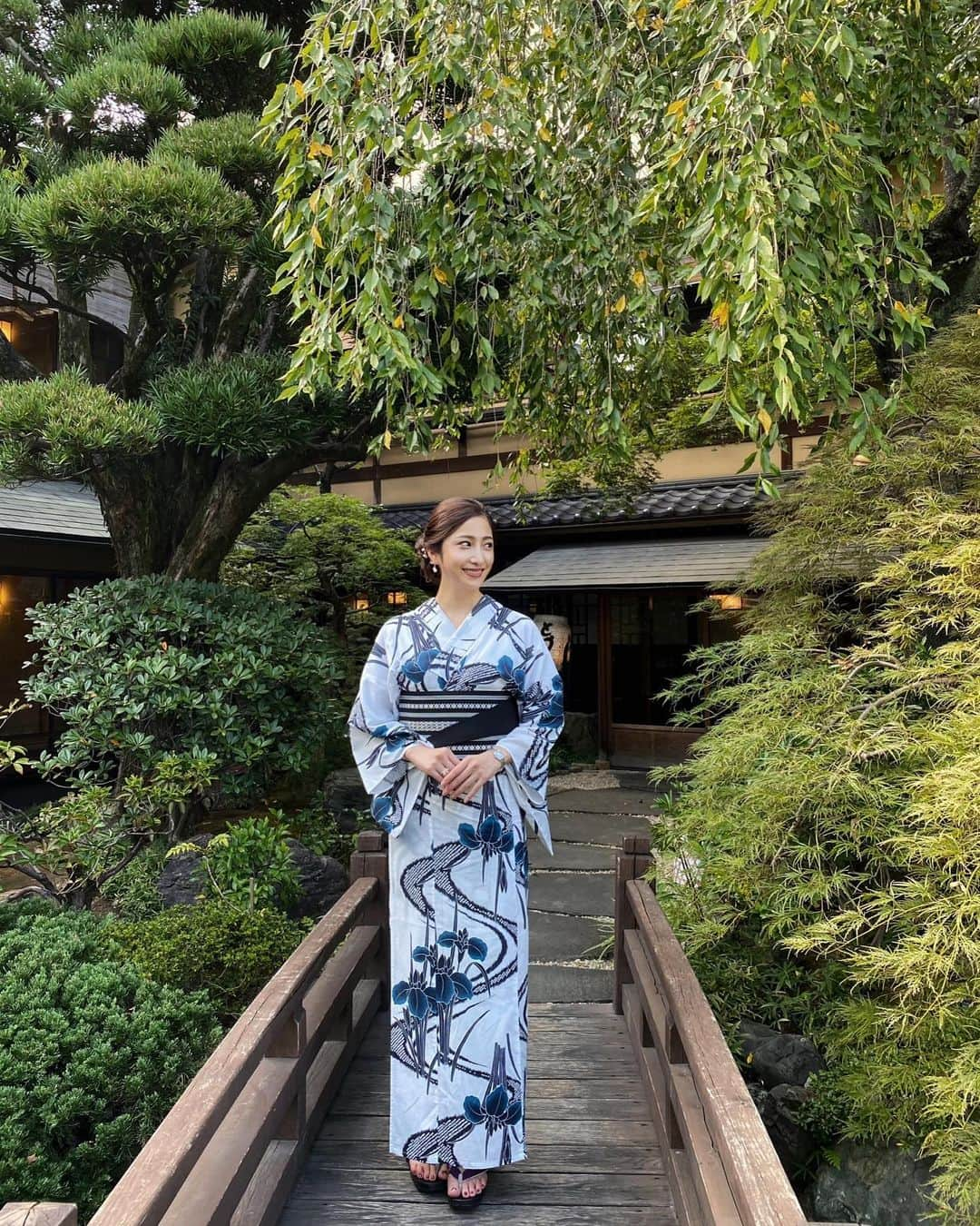 雨宮みずきさんのインスタグラム写真 - (雨宮みずきInstagram)「． 浴衣👘🍵 今年まだ着れてないな〜🥹  この時に着ている浴衣は @kimonokouei8 さんです🤍 着物もだけど浴衣もたくさん種類があってオススメです😌  #浴衣女子 #浴衣レンタル #銀座 #銀座着物興栄 #着物興栄 #浴衣ヘア #とうふ屋うかい #yukatagirl #kimono」8月11日 14時09分 - ammymzk0926