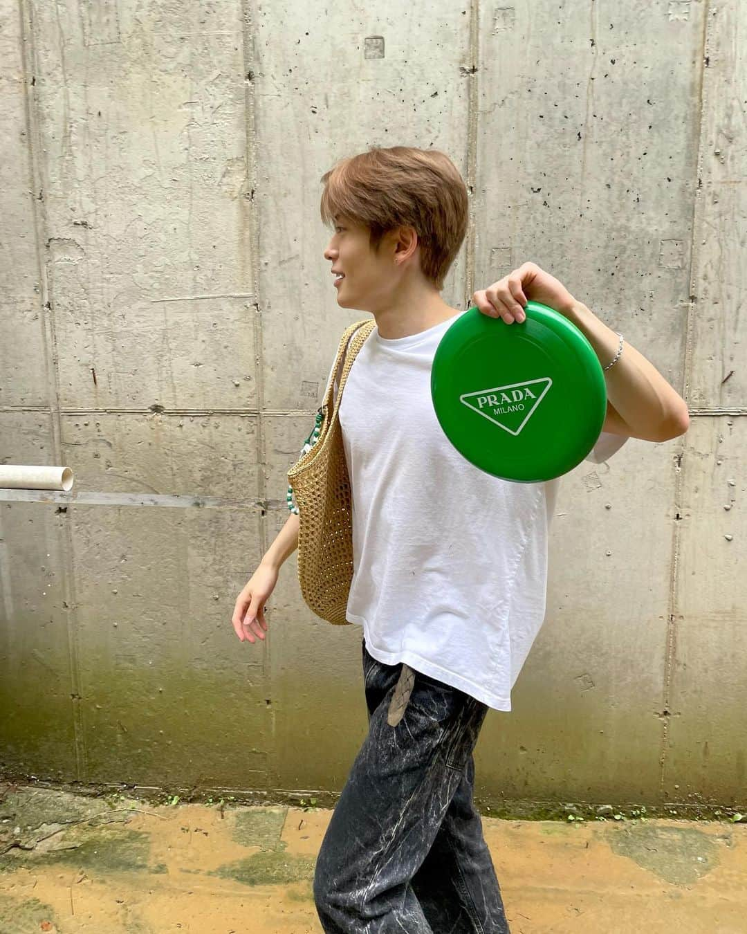 ジェヒョンさんのインスタグラム写真 - (ジェヒョンInstagram)「Enjoying my #PradaTropico Summer」8月11日 15時59分 - _jeongjaehyun