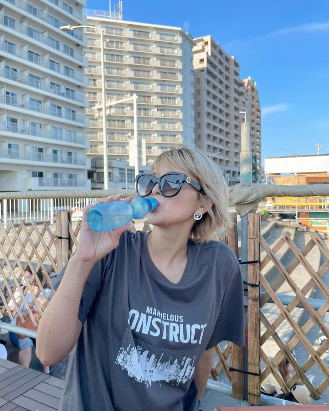 ききまるさんのインスタグラム写真 - (ききまるInstagram)「ENOSHIMA🏝 . 場面で地元の友達と江ノ島のビーチに🏖 突然私の撮影会が始まるっていう笑 . . Tシャツは @shein_japan のだよ❤︎ . 期間限定クーポン➡️【 kikimaru 】 . . #sheinforall #shein購入品 #shein #sheingals #sheinコーデ #sheinおすすめ　#shein購入品紹介 #sheinレビュー  #夏休みの過ごし方 #夏休みの思い出 #江ノ島 #江ノ島海岸 #夏服コーデ #夏コーデ #夏っぽい　#pr」8月11日 16時01分 - kikigram_97