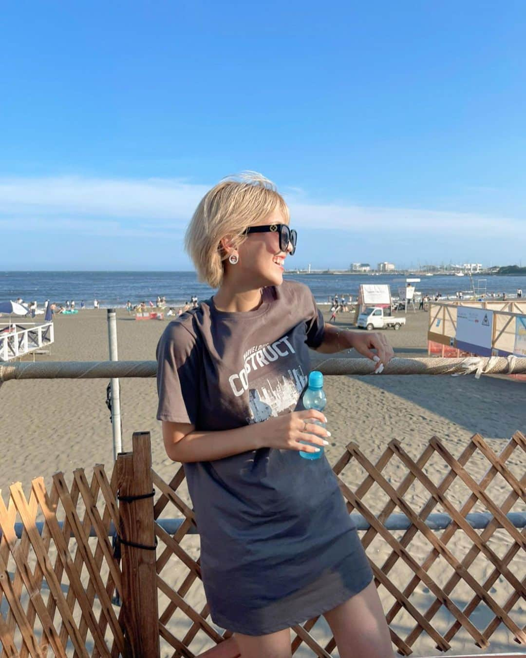 ききまるさんのインスタグラム写真 - (ききまるInstagram)「ENOSHIMA🏝 . 場面で地元の友達と江ノ島のビーチに🏖 突然私の撮影会が始まるっていう笑 . . Tシャツは @shein_japan のだよ❤︎ . 期間限定クーポン➡️【 kikimaru 】 . . #sheinforall #shein購入品 #shein #sheingals #sheinコーデ #sheinおすすめ　#shein購入品紹介 #sheinレビュー  #夏休みの過ごし方 #夏休みの思い出 #江ノ島 #江ノ島海岸 #夏服コーデ #夏コーデ #夏っぽい　#pr」8月11日 16時01分 - kikigram_97