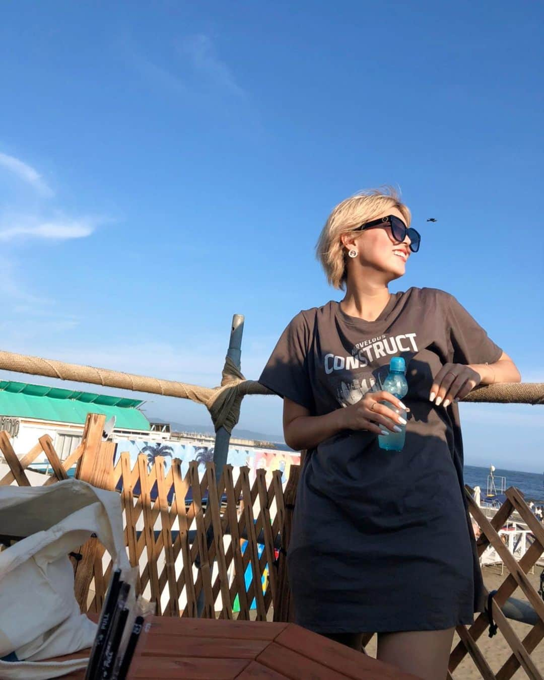 ききまるさんのインスタグラム写真 - (ききまるInstagram)「ENOSHIMA🏝 . 場面で地元の友達と江ノ島のビーチに🏖 突然私の撮影会が始まるっていう笑 . . Tシャツは @shein_japan のだよ❤︎ . 期間限定クーポン➡️【 kikimaru 】 . . #sheinforall #shein購入品 #shein #sheingals #sheinコーデ #sheinおすすめ　#shein購入品紹介 #sheinレビュー  #夏休みの過ごし方 #夏休みの思い出 #江ノ島 #江ノ島海岸 #夏服コーデ #夏コーデ #夏っぽい　#pr」8月11日 16時01分 - kikigram_97