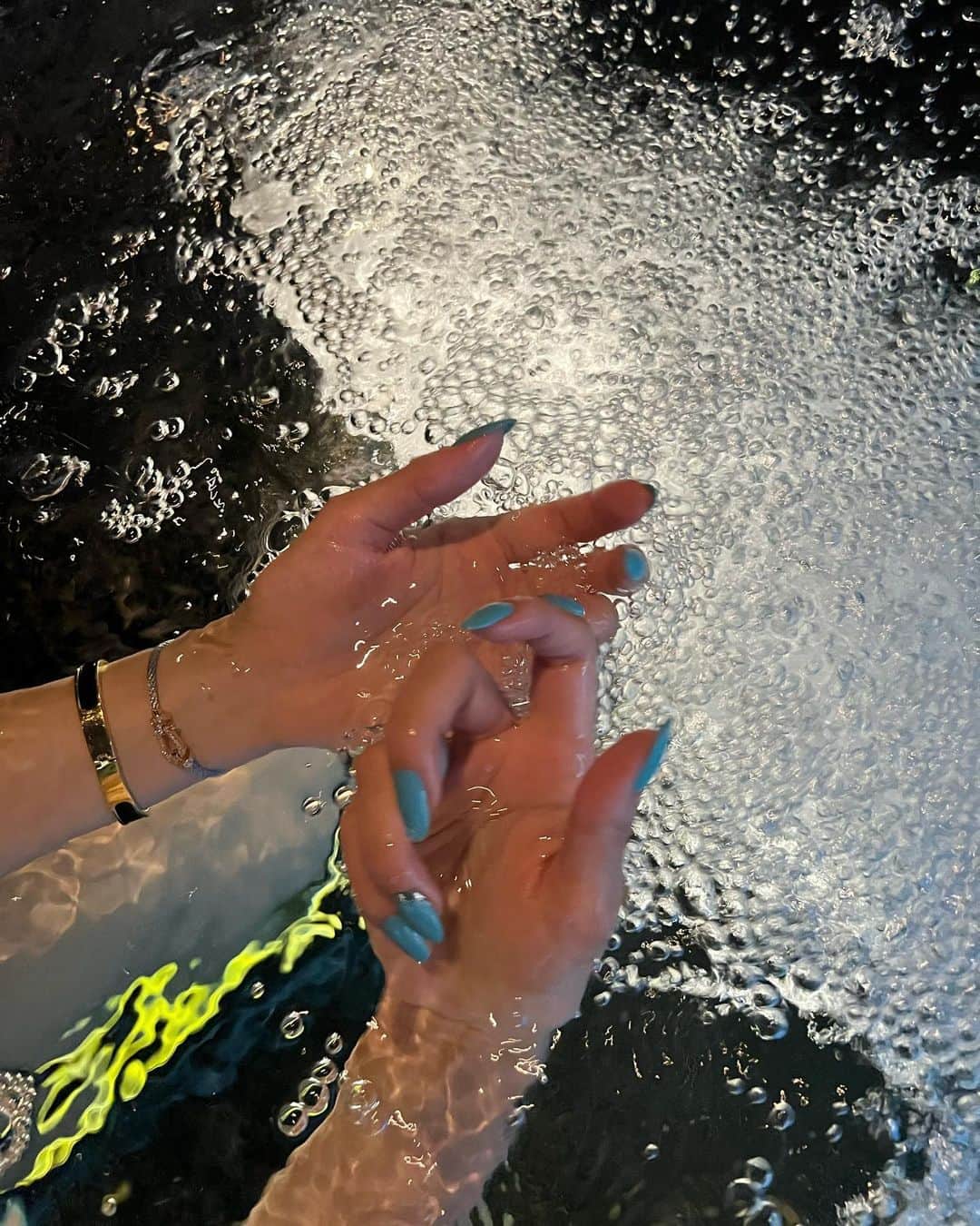 奈保さんのインスタグラム写真 - (奈保Instagram)「New 💙🐳💅 夏らしくてお気に入り🤍 . . .」8月11日 16時24分 - naho.0422
