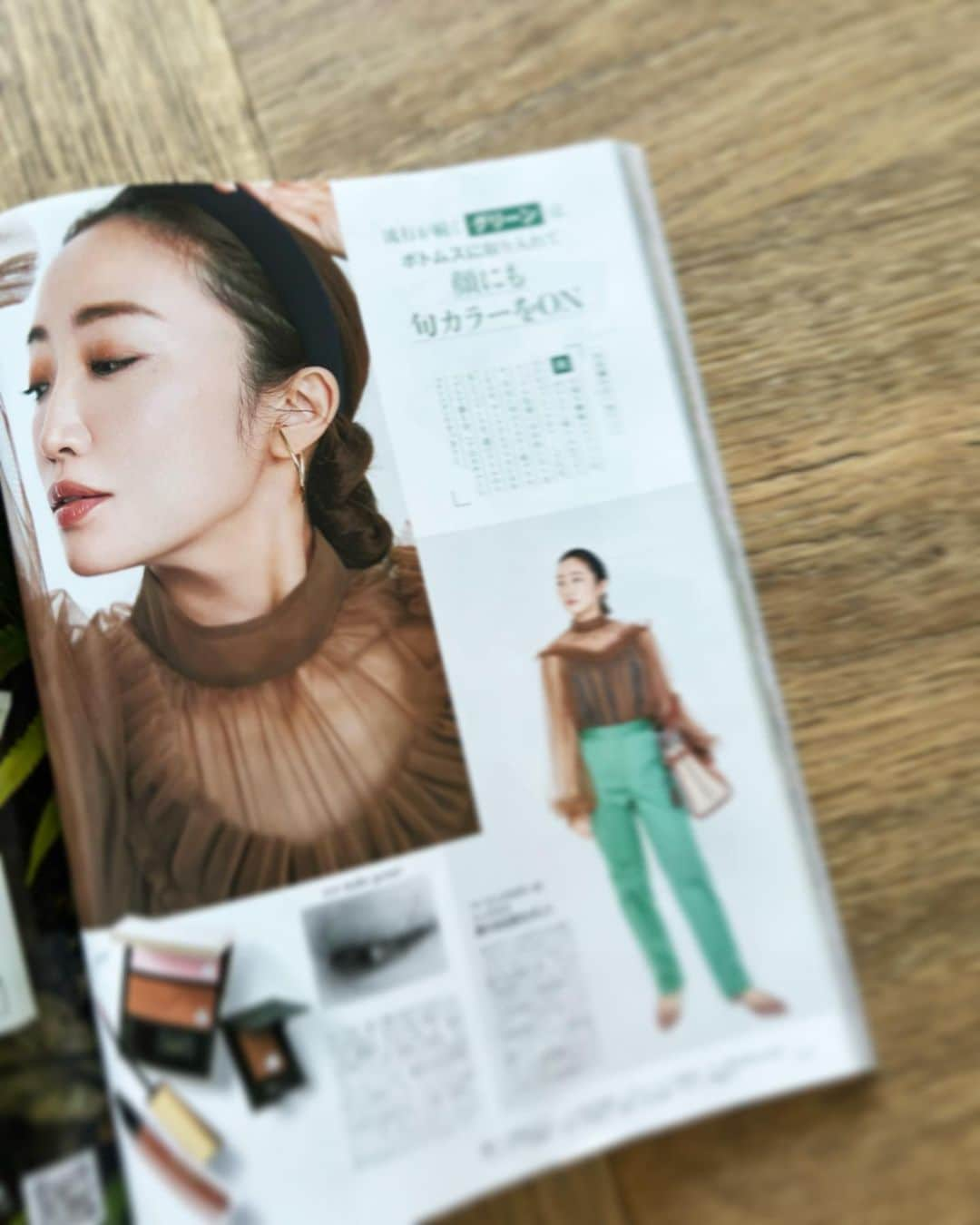 神崎恵さんのインスタグラム写真 - (神崎恵Instagram)「・ 発売中の「STORY」9月号。 3号連続で特集です。 今回は、「可愛いを着る日は、引き算ヘアメークで!」 ボリュームやフリルやリボン、いくつになっても好きなんです。 ただ、今の自分に似合うよう、合わせるヘアやメイクは工夫します。 先月号の肌映え・小顔見えの特集も好評をいただいたとのこと。嬉しいです🥰  @story_love40」8月11日 17時19分 - megumi_kanzaki