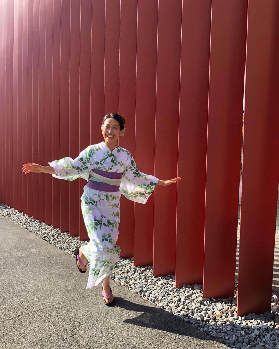 羽田美智子さんのインスタグラム写真 - (羽田美智子Instagram)「残暑お見舞い申し上げます☀️ 厳しい暑さが続いてますがお元気ですか？  今月は東北に伺う機会が多く、 岩手や青森ねぶた祭りにも行かせていただきました。  3年ぶりのお祭りの開催に心踊ったのも束の間、 とても凄い雨のニュースを見て被害の状況が心配です。  大難が小難に、小難が無難に転じますように、何事もなく安心できるように祈っています。  地震があったり、台風が心配の季節になりますし、暑さも厳しいし、、 生きてくのってタフですね💦💦  どうか体健やかに、心穏やかに過ごせますように ✨✨  ご自愛なさってくださいね❣️」8月11日 17時56分 - michikohada