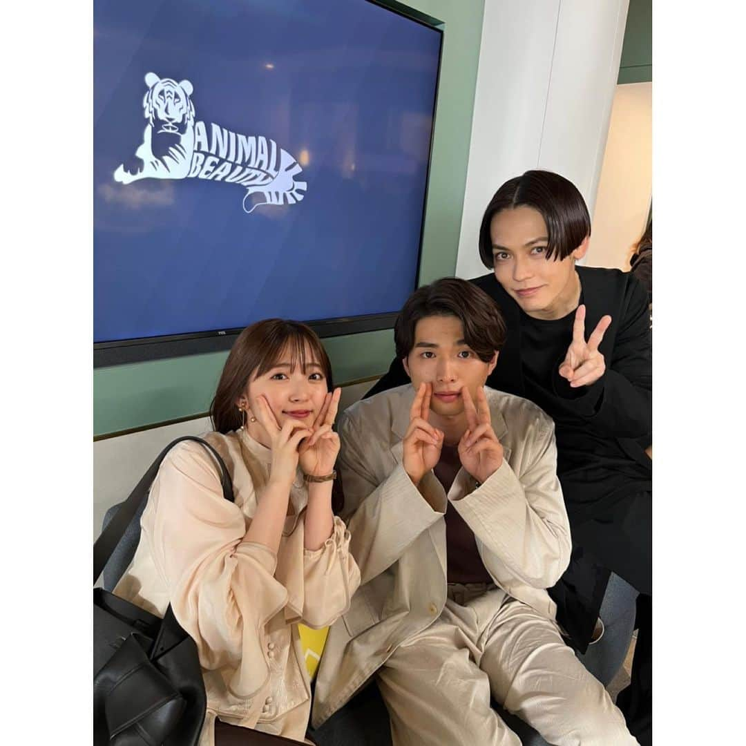 白洲迅さんのインスタグラム写真 - (白洲迅Instagram)「ABEMA オリジナルドラマ 🐯💄『ANIMALS-アニマルズ-』 今夜10時〜最終話配信  圭祐は本当に人に恵まれて、幸せ者ですね。 そんな圭祐を演じることができた僕も、幸せ者です。  いよいよ最終回。 鹿森さんはどんな決断をするのか。 観てください。  https://abe.ma/3zIdfMB  #ANIMALS #ABEMA #指曲がりピース #海ちゃんの真似」8月11日 18時23分 - jin_shirasu_official