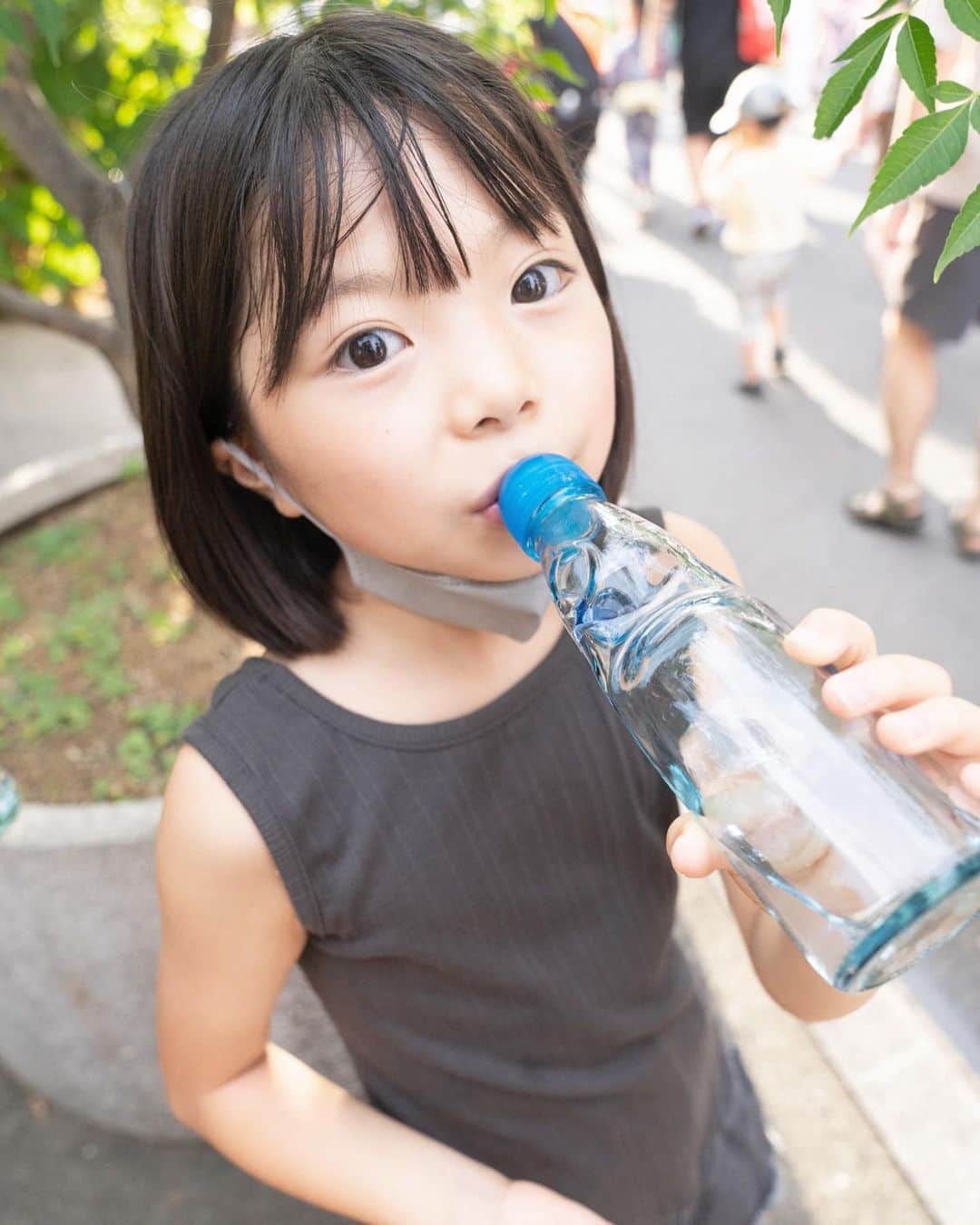 Yukiさんのインスタグラム写真 - (YukiInstagram)「夏祭りで飲んだラムネ✨ 何年ぶりかなぁー😌💓  幼稚園の時以来なので3年ぶりかな⁉︎ お外で飲むラムネ、とっても嬉しそうでした☺️💕💕  #次女 #双子 #夏祭り #9歳 #一卵性 #kidsgram_tokyo  #ラムネ」8月11日 19時20分 - yukikuu96