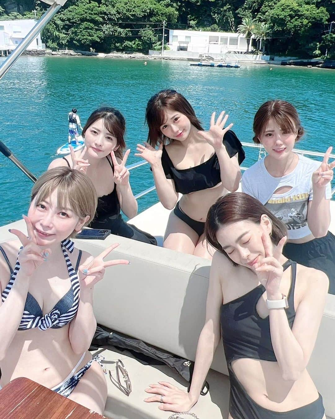 上矢えり奈さんのインスタグラム写真 - (上矢えり奈Instagram)「＊-＊-＊-＊-＊-＊-＊-＊. . 初夏にしっかり夏感じてきた🌺 風が最高だーーっ🎐 めっちゃ日焼け止め塗ったのに 日焼けあとができて、 夏の猛威を感じたな…🥲😭. . erina. . ＊-＊-＊-＊-＊-＊-＊-＊. . #クルージング　#逗子　#鎌倉　#夏の始まり #上矢えり奈」8月11日 20時04分 - k.erinyann