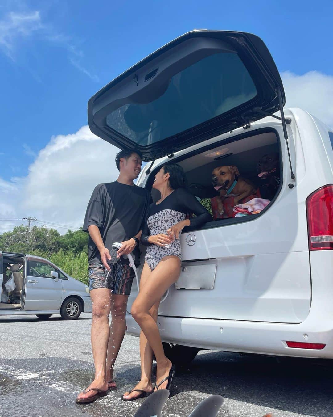 清宮佑美さんのインスタグラム写真 - (清宮佑美Instagram)「1day夏休み🌺 長いお休みは特に取ってないけど 久しぶりに家族でsurf day🏄🏽‍♀️🏄🏾‍♂️🏄🏾 めちゃくちゃ波良かった😍🌊✨ 胸肩ファンウェーブでほぼ貸切！ お盆初日とは思えぬ！！！✌🏾 ツインフィンが楽しすぎた〜🤤🫶🏽 千葉南は海水も温かくて @glassysea_official のラッシュ水着がピッタリでした🩱✨   最近全然インスタ投稿できてなかったから 遡って投稿したいのたくさんある😵‍💫思い出が駆け足すぎる🏃🏾‍♀️  #お盆休み #家族surf #サーフィン #glassysea #夏休み #barukona #ツインフィン」8月11日 21時31分 - yuumi_seimiya