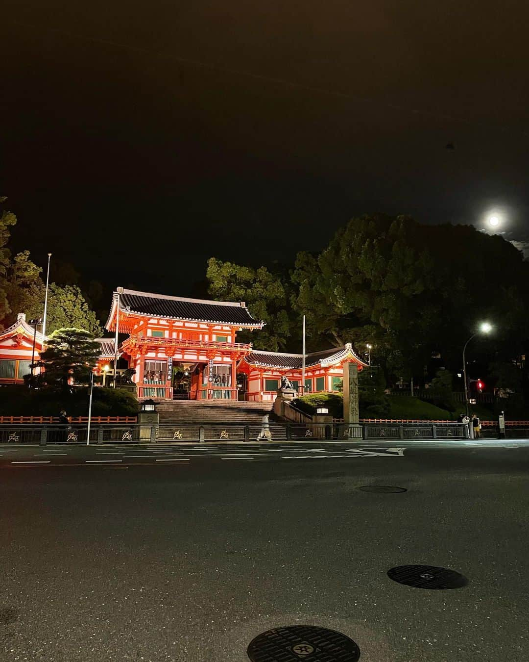 まゆさんのインスタグラム写真 - (まゆInstagram)「祇園夜カフェ巡り🍰 #GIONGOZU #ひつじカフェ #夜カフェ #京都夜カフェ #和三盆シュークリーム」8月11日 22時46分 - mayumixx119