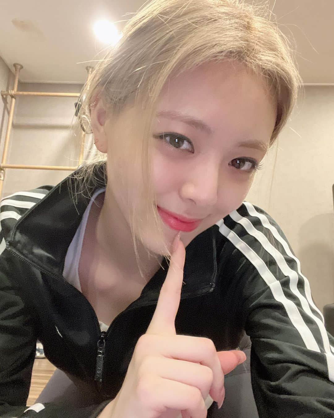 ITZYさんのインスタグラム写真 - (ITZYInstagram)「운동하던중 1위🏆🥰」8月11日 23時43分 - itzy.all.in.us