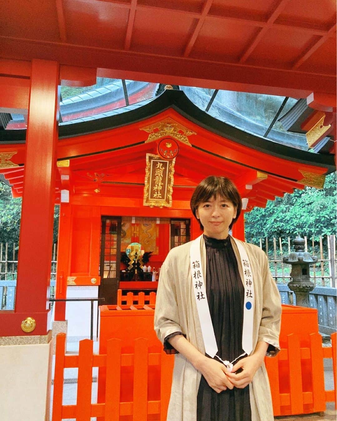 中山忍さんのインスタグラム写真 - (中山忍Instagram)「気持ちスッキリ✨  少し前に 参拝させていただきました  #箱根神社 #九頭龍神社  こぶちゃん&熊ちゃんと😋」8月12日 11時43分 - _shinobu_nakayama_