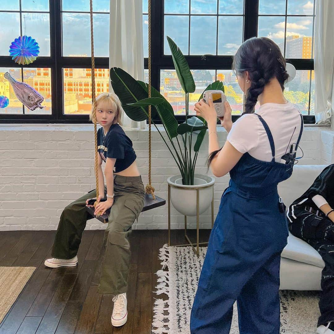 aespaさんのインスタグラム写真 - (aespaInstagram)「Girls in NYC 👀✨#WINTER #KARINA   #aespa #æspa #에스파  #Girls #aespa_Girls  #Girls_in_NYC #aespa_Girls_inNYC」8月12日 12時25分 - aespa_official